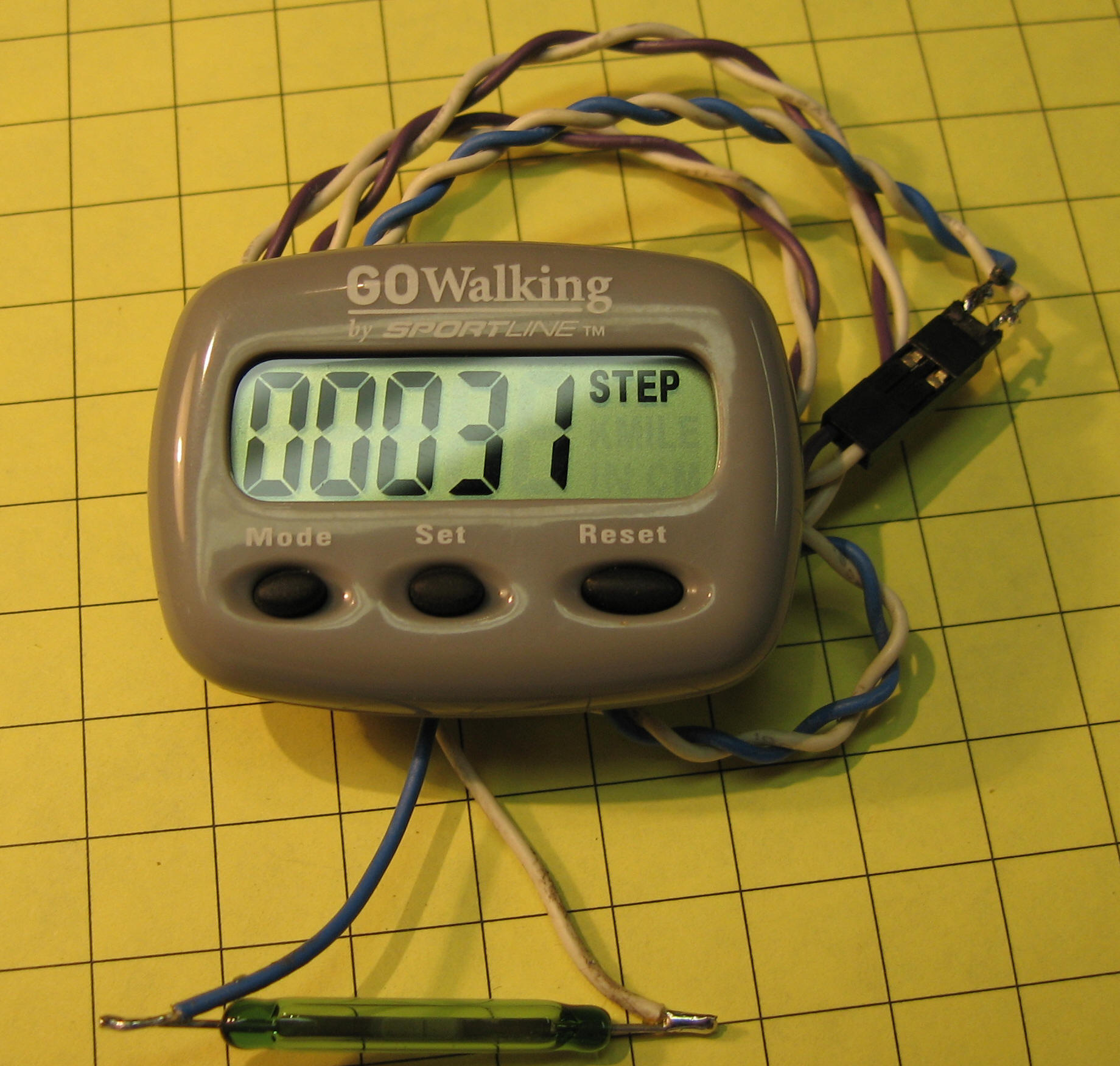 http://trainelectronics.com/artcles/pedometer/images/front_reed.jpg